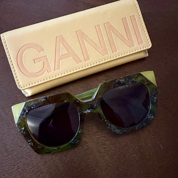 GANNI Oversized Sunglasses brown/green Tortoise NWOT with Case - Picture 4 of 7